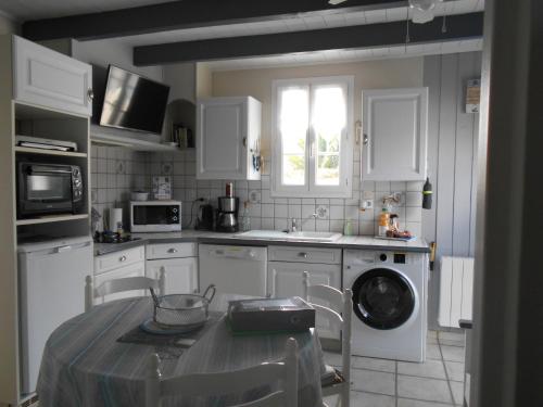 ILE DE RE, LA DANAE, VELOS, WIFI, POSSIBILITE CUISINE, LINGE, PARKING gratuit