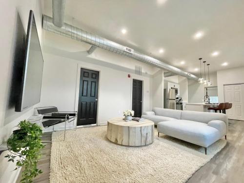 The Thomson Loft by Luxe PGH – Photos 2