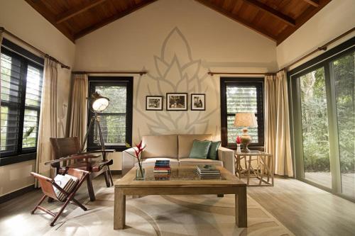 a living room with a couch and a table at Hotel Jungle Lodge Tikal in Tikal