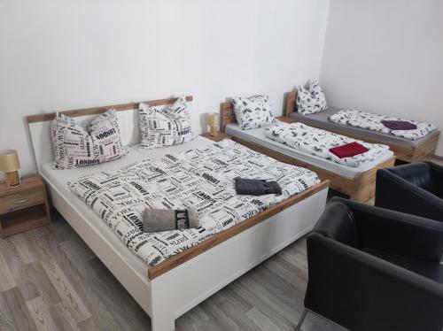 Ένα ή περισσότερα κρεβάτια σε δωμάτιο στο Apartmány HAVLÍČKOVA 423