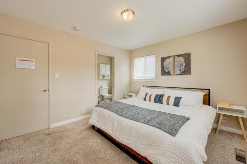 a bedroom with a large bed in a room at Escape at Edgewood in Stateline