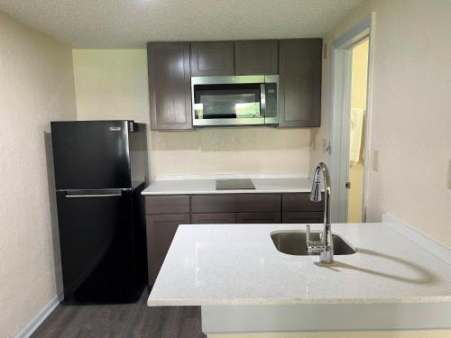 A kitchen or kitchenette at James River Inn & Suites