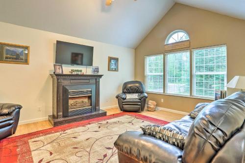 a living room with leather furniture and a fireplace at Charming Wasilla Retreat Walk to Lake Lalen! in Wasilla
