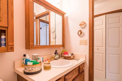 a bathroom with a sink and a mirror at Luba's Peaceful Bedroom in Parma