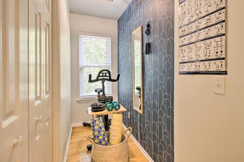 Vannituba majutusasutuses Savannah Family Home with Private Pool and Yard!