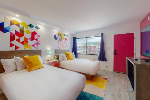 Säng eller sängar i ett rum på Hotel ZAZZ