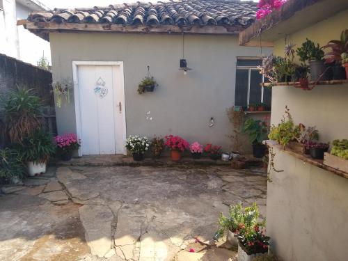 Taman di luar Hospedaria Vó Zazá - Anexo