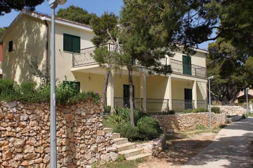 Apartments by the sea Rogoznica - 3198