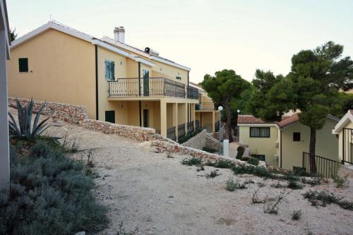 Apartments by the sea Rogoznica - 3200