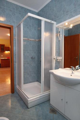 Apartments by the sea Rogoznica - 3200