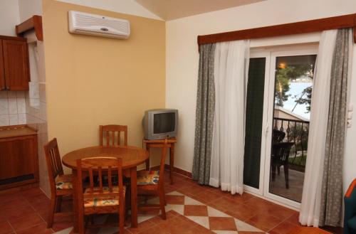 Apartments by the sea Rogoznica - 3197