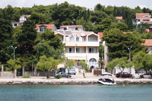 Apartments by the sea Tisno, Murter - 3222