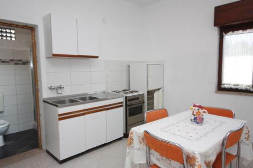 Apartments by the sea Stanici, Omis - 2765