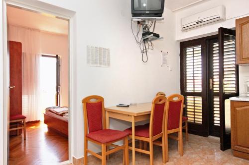 Apartments with a parking space Hvar - 3229