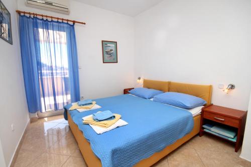 Apartments with a parking space Hvar - 3229
