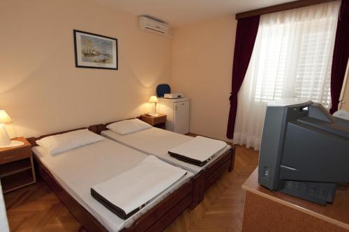 Apartments with a parking space Baska Voda, Makarska - 3059