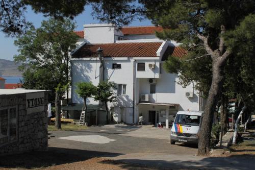 Zdjęcie z galerii obiektu Rooms by the sea Starigrad, Paklenica - 3335 w mieście Starigrad-Paklenica
