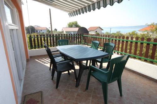 Balkón nebo terasa v ubytování Family friendly seaside apartments Sukosan, Zadar - 3273