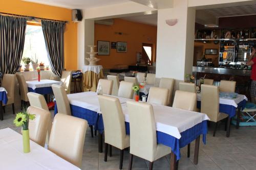 Εστιατόριο ή άλλο μέρος για φαγητό στο Rooms by the sea Metajna, Pag - 3305