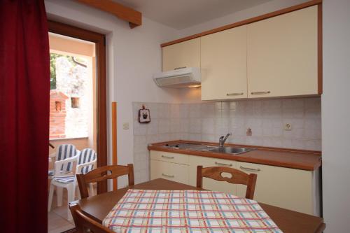 Kuchyň nebo kuchyňský kout v ubytování Apartments by the sea Novigrad - 3349