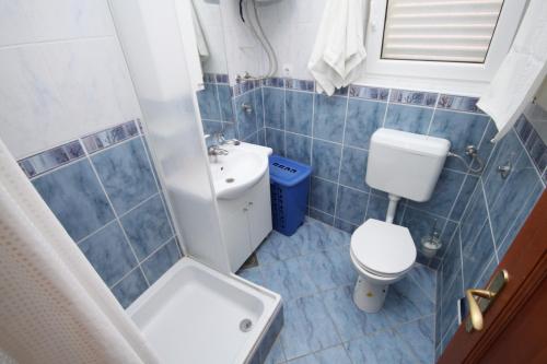 Bilik mandi di Apartments by the sea Povljana, Pag - 3316