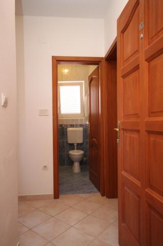 Bilik mandi di Apartments by the sea Povljana, Pag - 3316