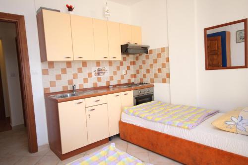 Dapur atau dapur kecil di Apartments by the sea Povljana, Pag - 3316
