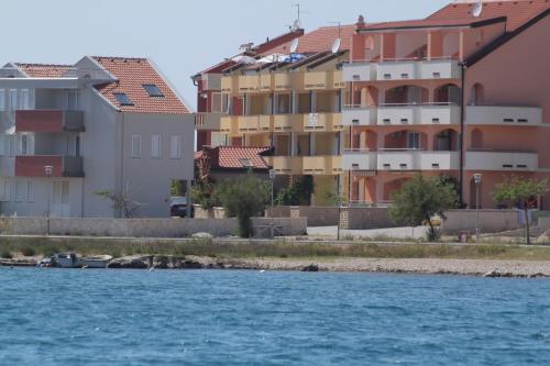 Apartment Povljana 3316g