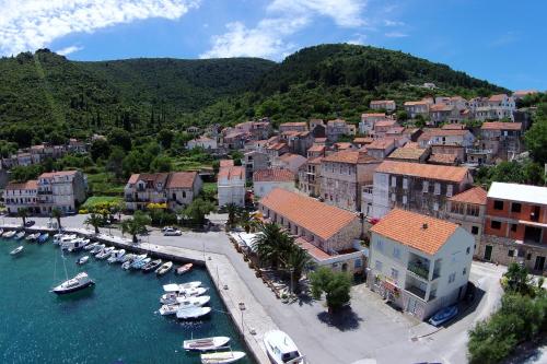 Fotografia z galérie ubytovania Rooms by the sea Racisce, Korcula - 3095 v destinácii Račišće