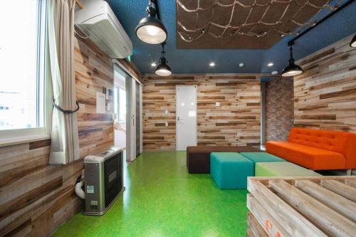 a living room with a couch and a tv in it at The BEEHIVE OTARU in Otaru