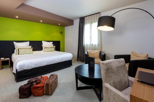 เตียงในห้องที่ Hotel Restaurant Spa Ivan Vautier