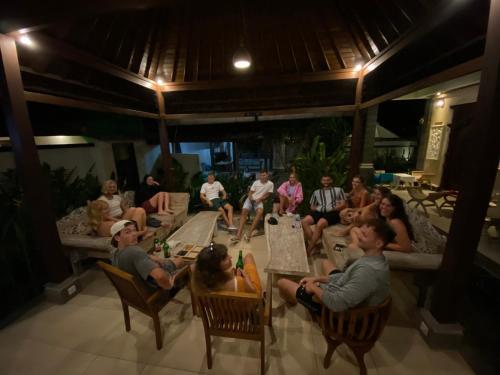 a group of people sitting around a table at Lembongan Hostel in Nusa Lembongan