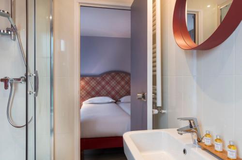 ห้องน้ำของ Hotel Boris V. by Happyculture