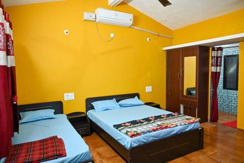 Llit o llits en una habitació de Shadaxari Nilaya