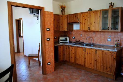 O bucătărie sau chicinetă la Agriturismo La Fornace di Poggiano
