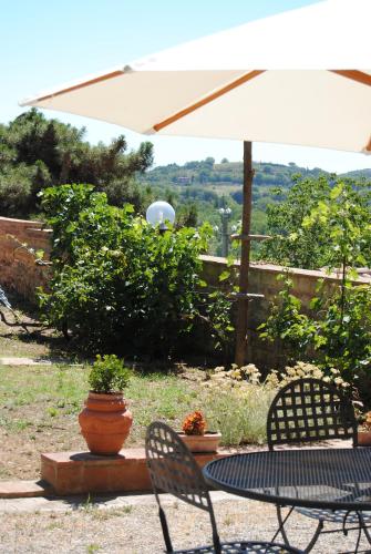 Κήπος έξω από το Agriturismo La Fornace di Poggiano
