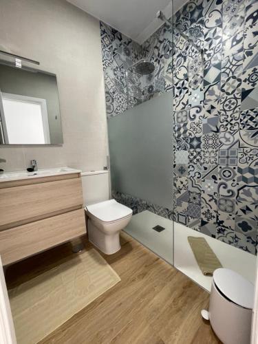 A bathroom at Apartamento Gustamar 13