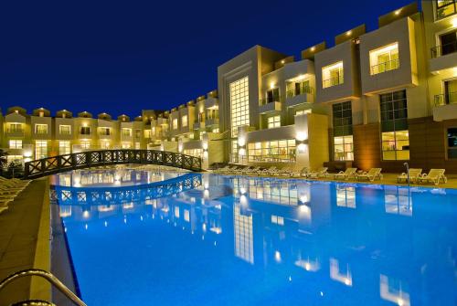 Bazén v ubytování Adrina Termal Health & SPA Hotel nebo v jeho okolí