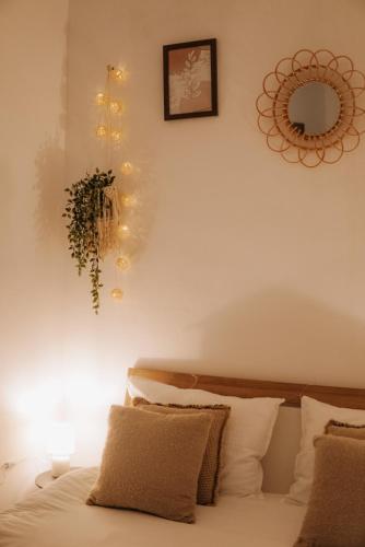 a bedroom with a bed and a mirror on the wall at Cozy 2-Bedroom Boho-Themed Home in Caransebeş