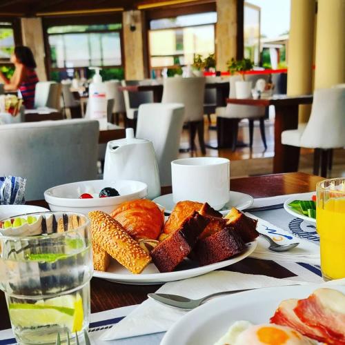Makanan di atau berdekatan hotel