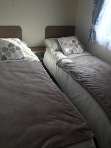 two beds sitting next to each other in a bedroom at Crimdon dene holiday park in Hartlepool