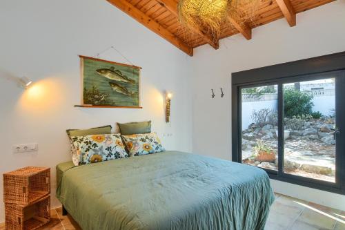 Villa for 10 with swimming pool and sea view