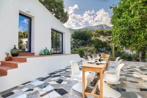 Villa for 10 with swimming pool and sea view
