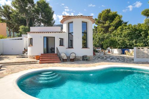 Villa for 10 with swimming pool and sea view