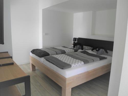 Postel nebo postele na pokoji v ubytování Strandappartement Steinberghaff "zur Birk" mit Meerblick