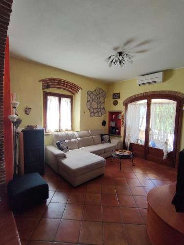 a living room with a couch and a table at Da Barbara & Simone in Collemezzano