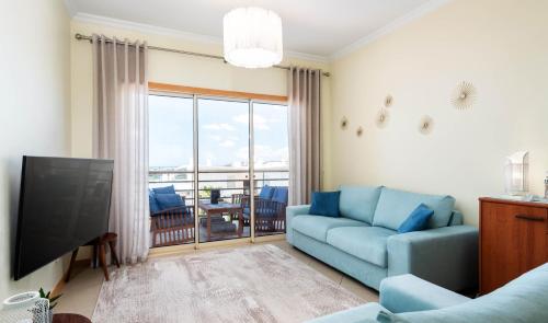 BnB Homes Ocean view Apartment with panoramic Terrace, 2 Swimming pools & Tennis court