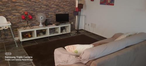 Televisyen dan/atau pusat hiburan di Zen Guest House em Leiria