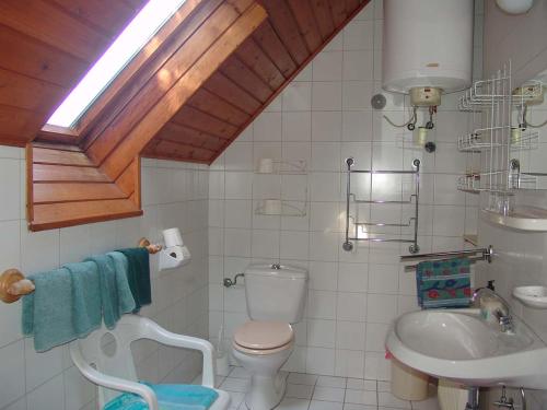A bathroom at Eifert Ház