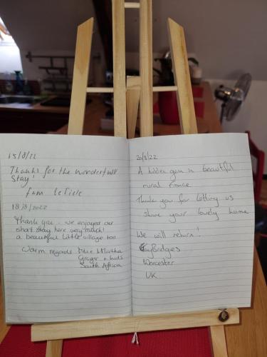 an open book on a chair with handwriting on it at 5 pièces familiales in Trosly-Breuil